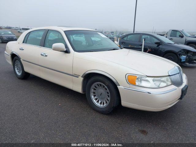  Salvage Lincoln Towncar