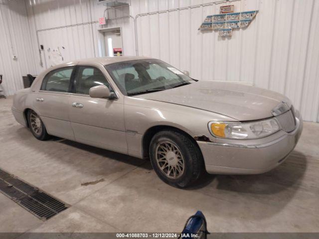  Salvage Lincoln Towncar