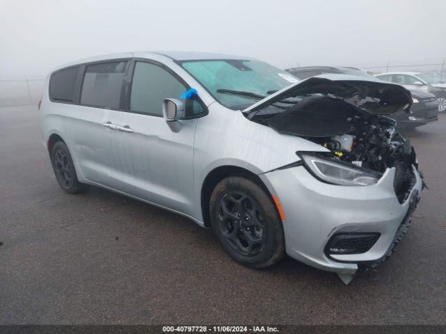  Salvage Chrysler Pacifica