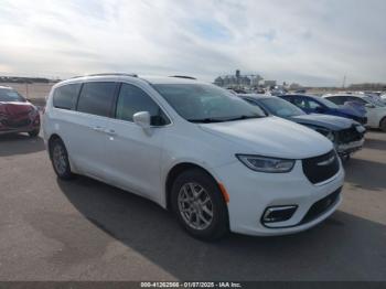  Salvage Chrysler Pacifica