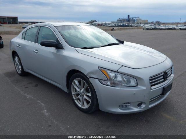  Salvage Nissan Maxima