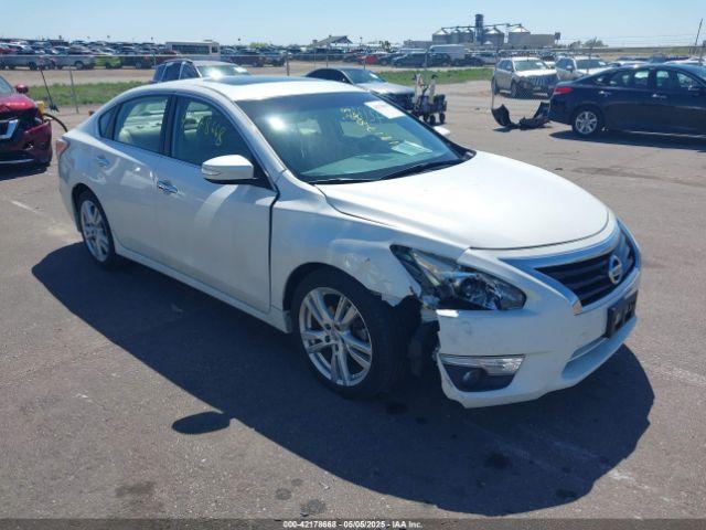  Salvage Nissan Altima