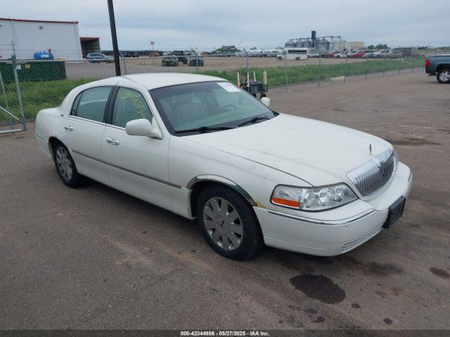  Salvage Lincoln Towncar