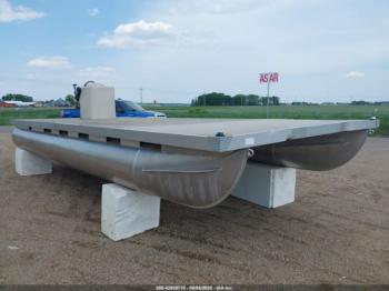  Salvage Forester Pontoon 2210f