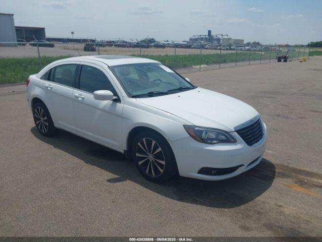  Salvage Chrysler 200