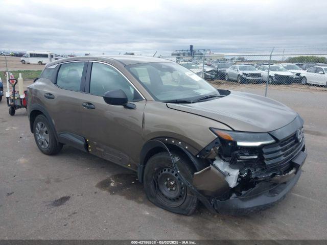  Salvage Nissan Kicks