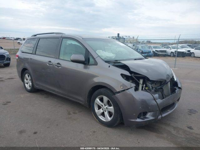  Salvage Toyota Sienna
