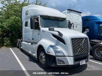  Salvage Volvo Vnl