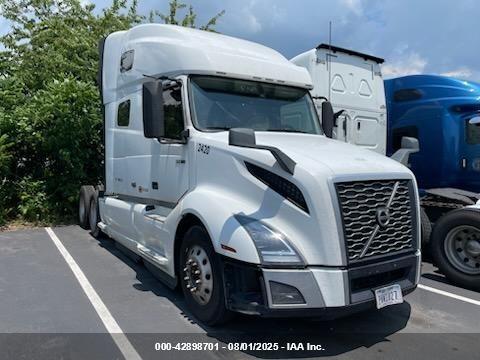  Salvage Volvo Vnl