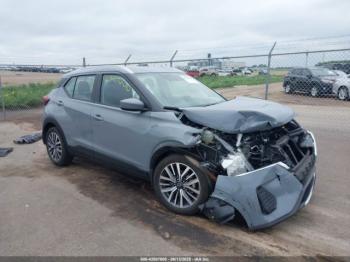  Salvage Nissan Kicks