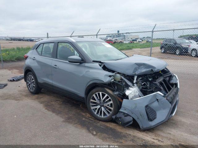  Salvage Nissan Kicks