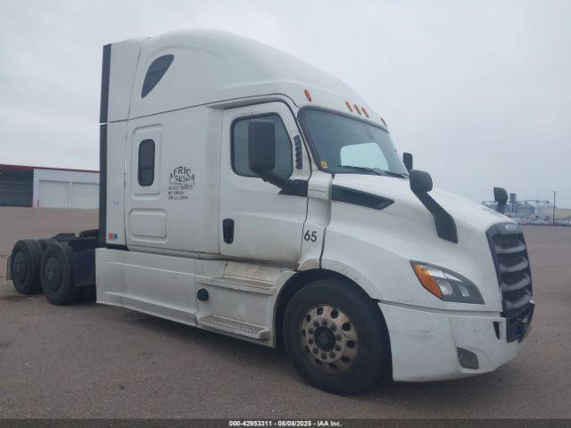  Salvage Freightliner New Cascadia 116