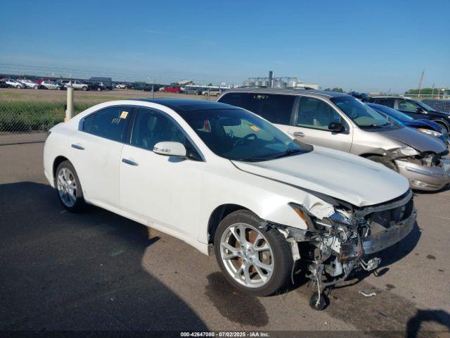  Salvage Nissan Maxima