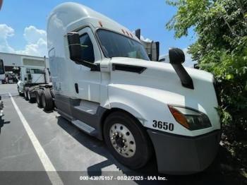  Salvage Freightliner New Cascadia 126