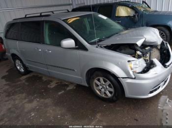  Salvage Chrysler Town & Country