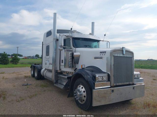  Salvage Kenworth W900