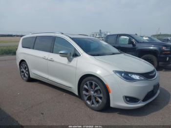  Salvage Chrysler Pacifica