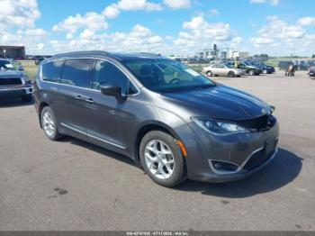  Salvage Chrysler Pacifica