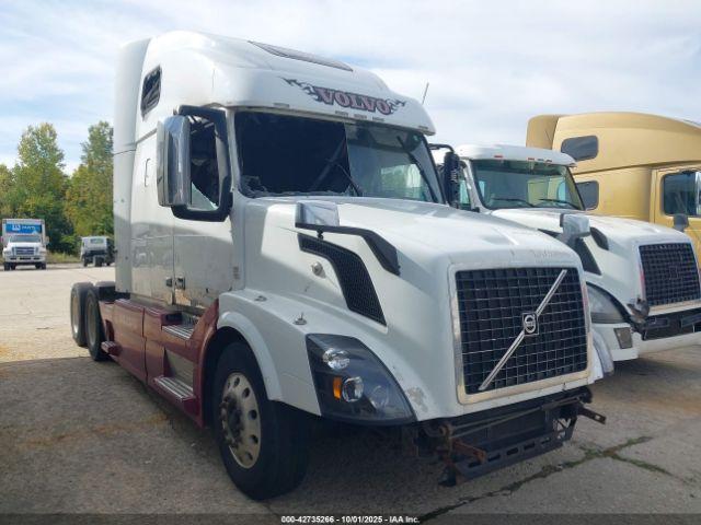  Salvage Volvo Vn