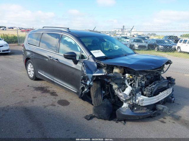  Salvage Chrysler Pacifica