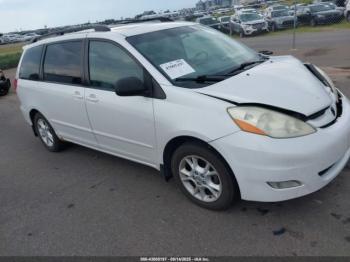  Salvage Toyota Sienna
