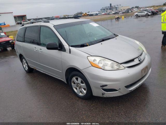  Salvage Toyota Sienna