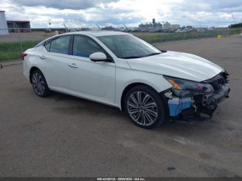  Salvage Nissan Altima