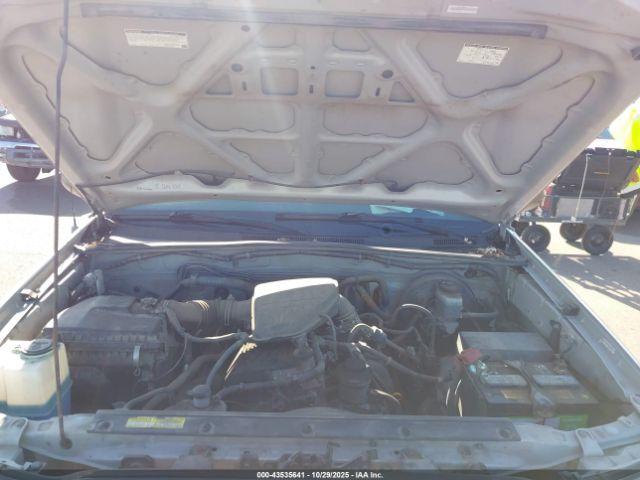 Toyota Tacoma Image 10