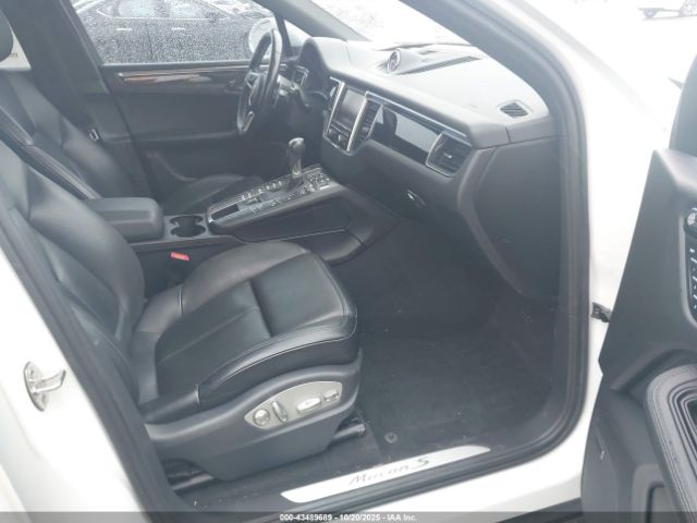 Porsche Macan S Image 6
