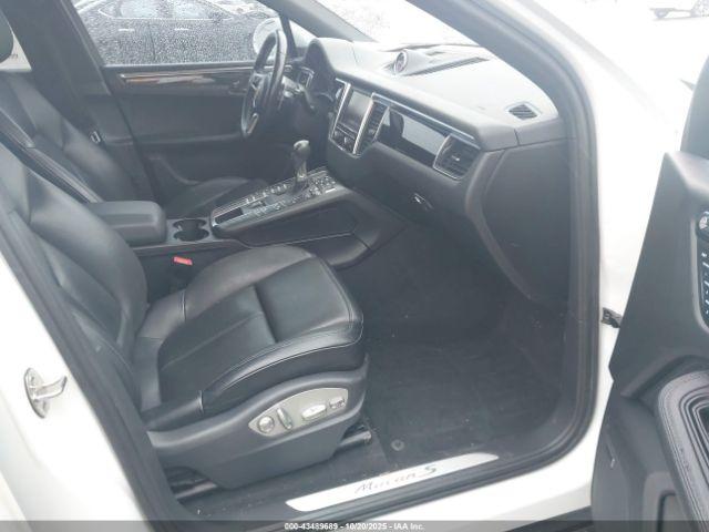Porsche Macan S Image 6