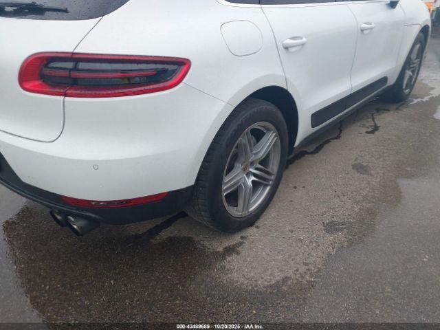 Porsche Macan S Image 8