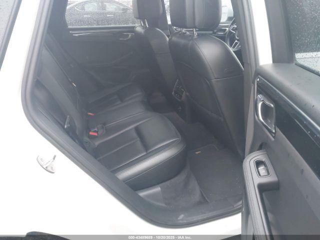 Porsche Macan S Image 11