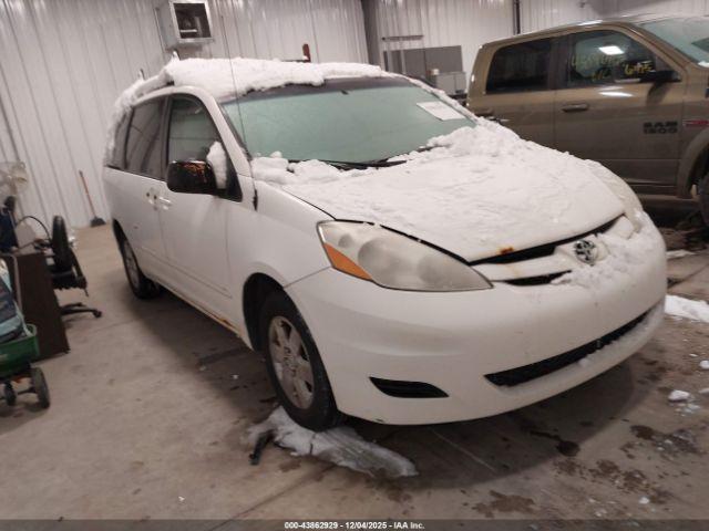  Salvage Toyota Sienna