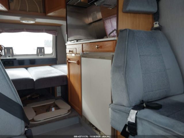 Dodge Ram Van B3500 Image 8