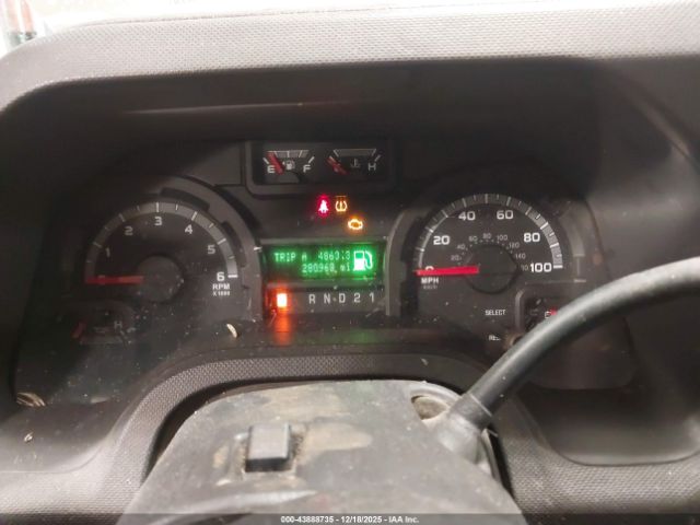 Ford E-350 Xlt Image 8