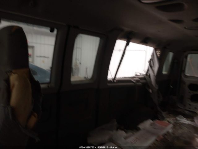 Ford E-350 Xlt Image 10