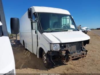  Salvage Isuzu Commercial Van
