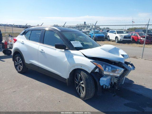  Salvage Nissan Kicks