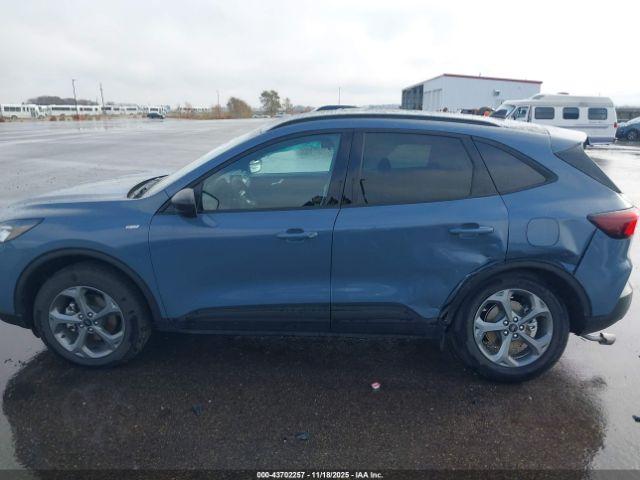 Ford Escape St-line Image 14