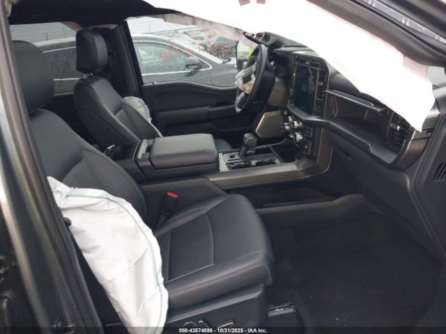 Ford F-150 Lariat Image 16