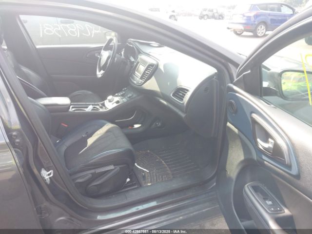 Chrysler 200 S Image 8