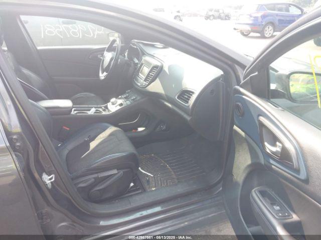 Chrysler 200 S Image 8