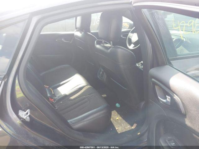 Chrysler 200 S Image 5