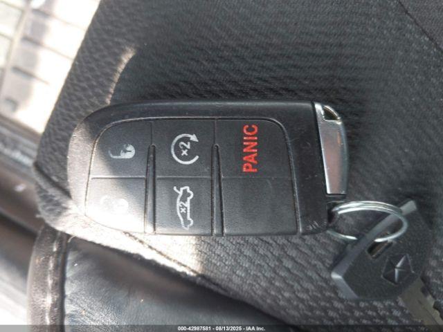 Chrysler 200 S Image 2