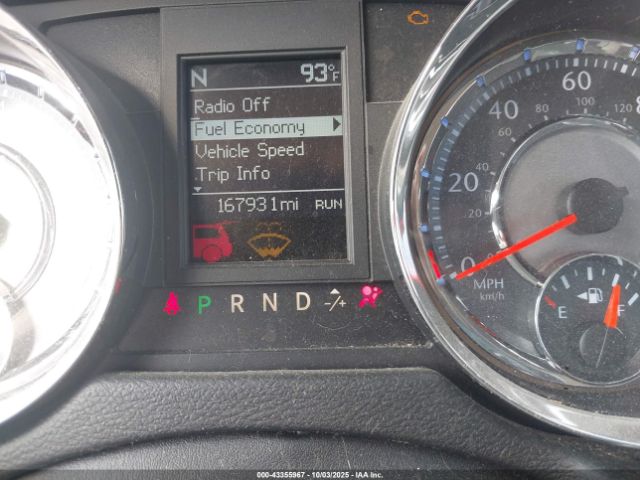 Chrysler Town & Country Touring Image 11