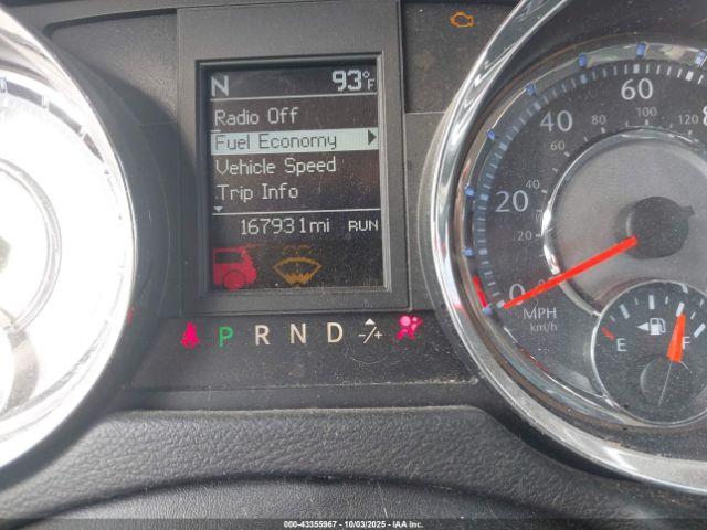 Chrysler Town & Country Touring Image 11