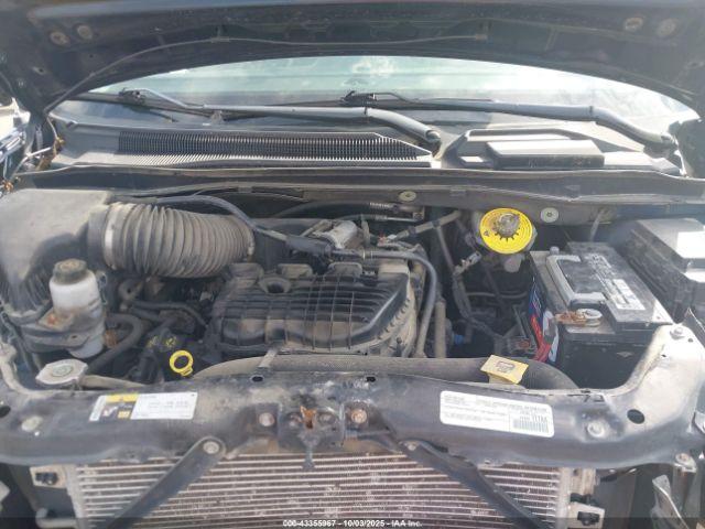 Chrysler Town & Country Touring Image 8