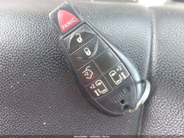 Chrysler Town & Country Touring Image 2