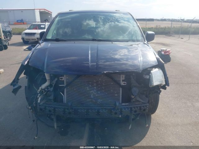 Chrysler Town & Country Touring Image 13