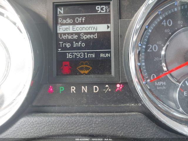 Chrysler Town & Country Touring Image 15